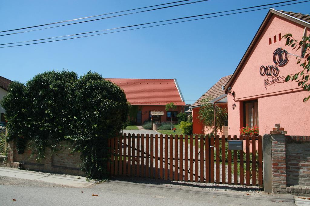 Otto Panzio Villány Exterior foto